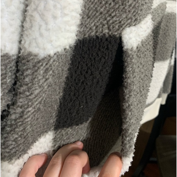 American Eagle Checkered Sherpa Hoodie - Picture 6 of 8